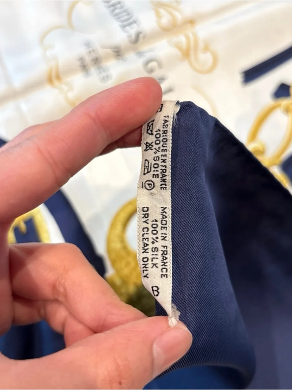 Hermes Paris Printed 100% Silk Scarf W/ Box - Picture 8 of 12